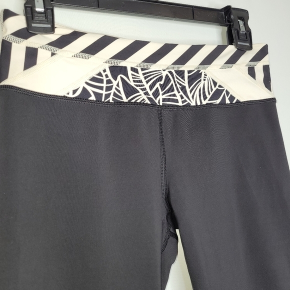 Lululemon Athletica Capri Athletic Leggings - Picture 6 of 13